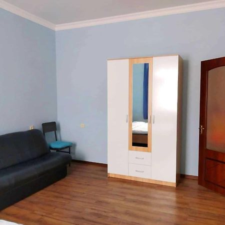 Apartment Near Sasundci Davit Metro Station エレバン エクステリア 写真