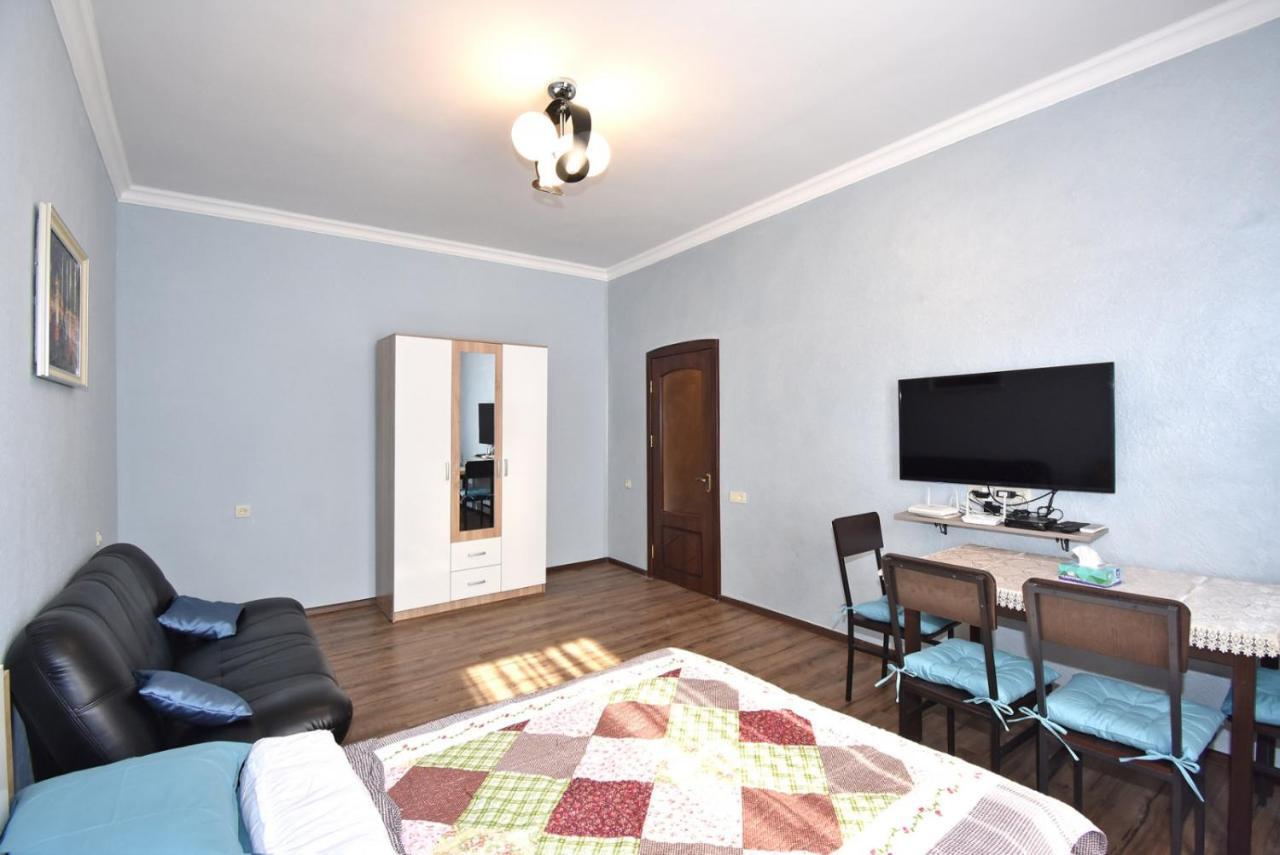 Apartment Near Sasundci Davit Metro Station エレバン エクステリア 写真