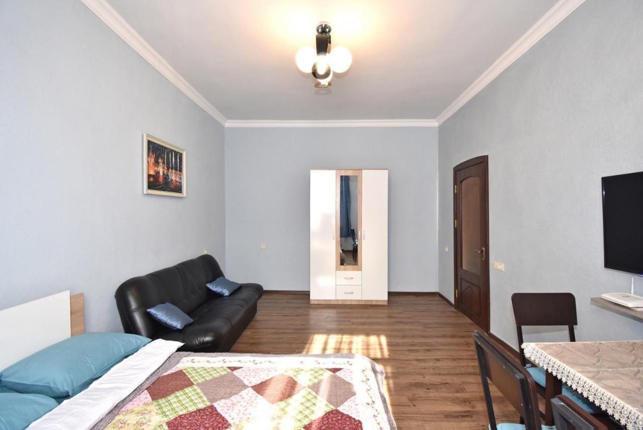 Apartment Near Sasundci Davit Metro Station エレバン エクステリア 写真